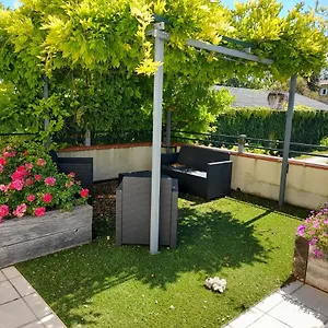 https://ferme-de-laprade.midi-pyreneeshotels.com